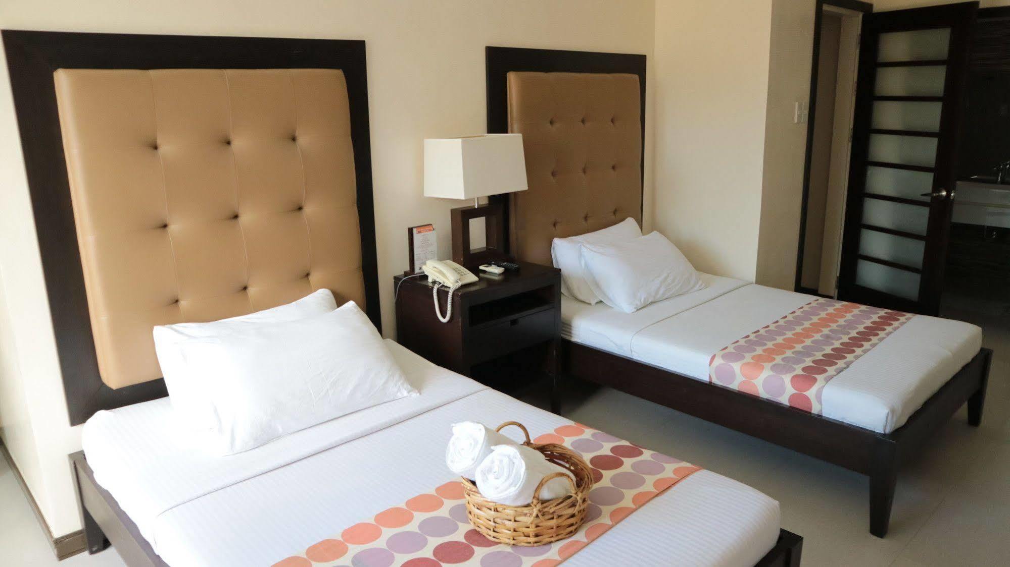 Puerto Del Sol Beach Resort And Hotel Club Bolinao Pangasinan Exterior photo